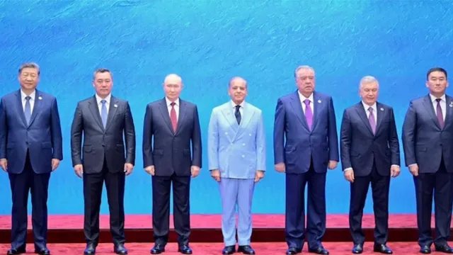 SCO समिट की ग्रुप फोटो से PM मोदी को हटाने पर पाकिस्तान की किरकिरी, सोशल मीडिया पर मचा बवाल