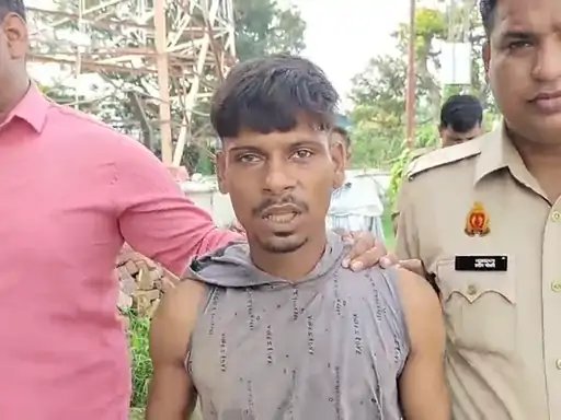 मुजफ्फरनगर में टावर की चोटी पर चढ़ा युवक, पुलिस ने सुरक्षित उतारा
