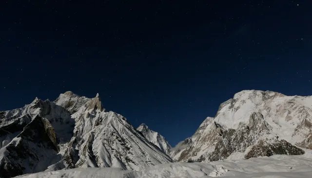 नेपाल में हिमलुंग हिमाल बेस कैंप पर बर्फीला तूफान, 10 लोग लापता