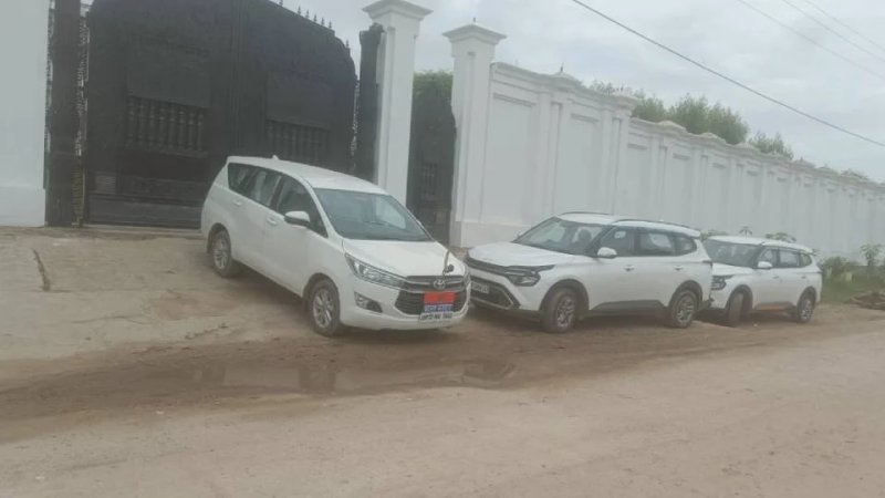सीतापुर: हिंदुस्तान प्लाईवुड फैक्टरी पर CBIC की छापेमारी, खंगाले दस्तावेज