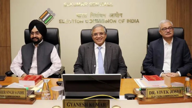 SIR पर विपक्ष के आरोपों के बीच चुनाव आयोग की सफाई, ‘फैसले तीनों आयुक्त मिलकर लेते हैं’