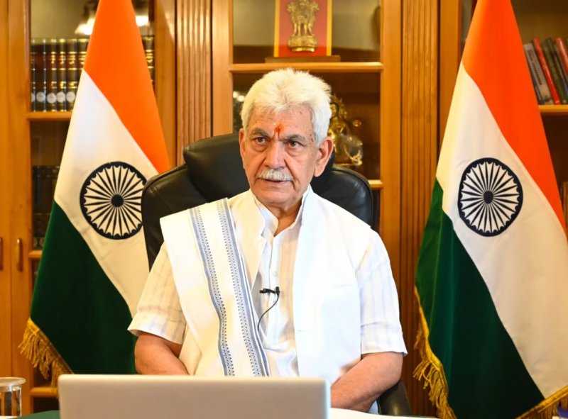 मनोज सिन्हा के अवकाश पर जाने के बाद विनय कुमार सक्सेना संभालेंगे जम्मू-कश्मीर का कामकाज