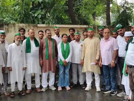 मुजफ्फरनगर: किसान-मजदूर संगठन ने राष्ट्रपति के नाम DM को सौंपा ज्ञापन
