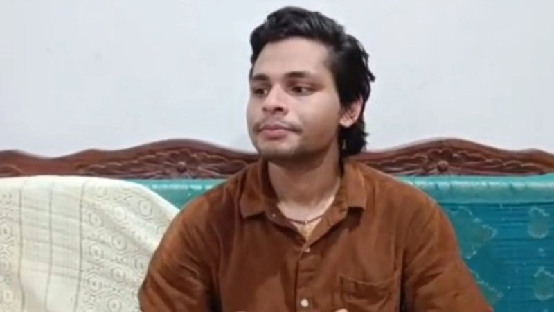 स्वतंत्र भारद्वाज हिरासत में, समर्थन में संसद मार्ग थाने के बाहर प्रदर्शन