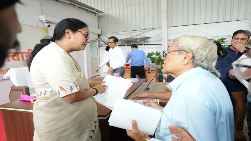 जनसुनवाई में उठे जलभराव, सीवर और सफाई समेत कई मुद्दे, रेखा गुप्ता ने अधिकारियों को दिए समाधान के निर्देश