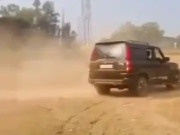 मुजफ्फरनगर के पुरकाजी में स्कॉर्पियो से खतरनाक स्टंट, वीडियो सोशल मीडिया पर वायरल