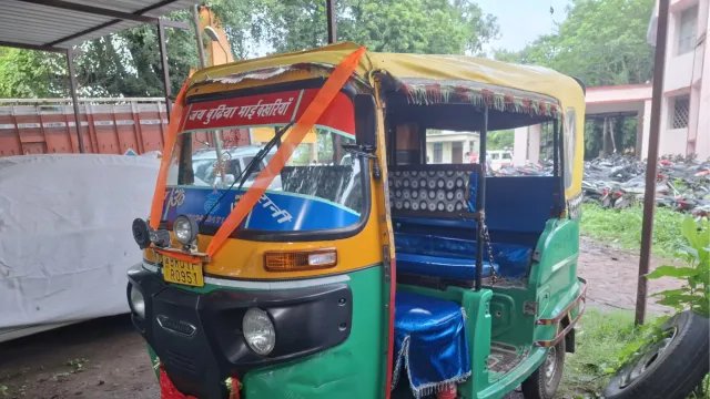 आरा में चलती ऑटो से छात्रा ने लगाई छलांग, चालक पर छेड़खानी का आरोप