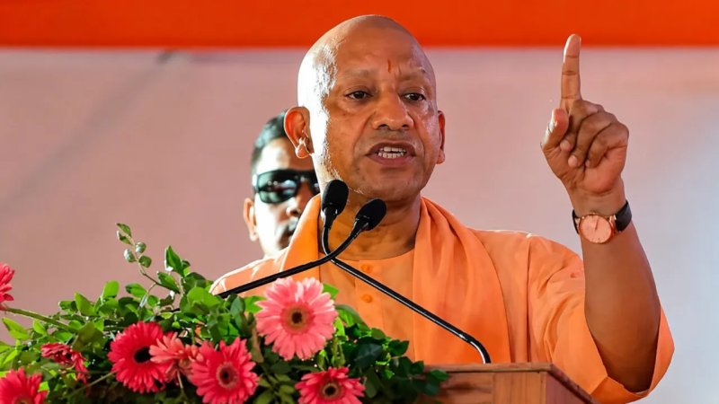 यूपी के साढ़े तीन लाख आउटसोर्स कर्मचारियों को सौगात, सैलरी में 7 हजार तक बढ़ोतरी
