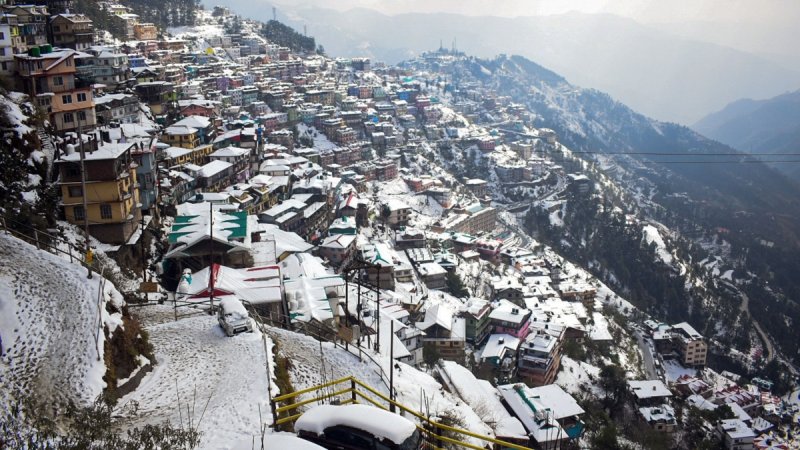हिमाचल में तीसरे दिन भी बर्फबारी-बारिश, 61 सड़कें बंद; 49 ट्रांसफार्मर ठप