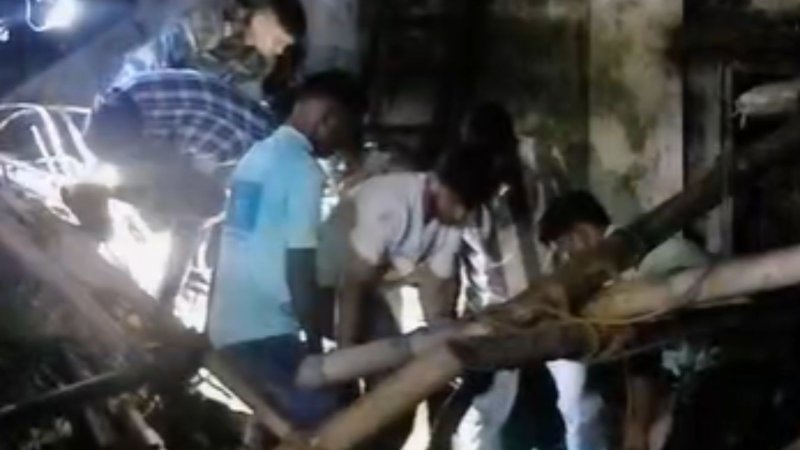 रांची में पानी टंकी का पुराना टावर गिरा, मलबे में दबकर दो मजदूरों की मौत