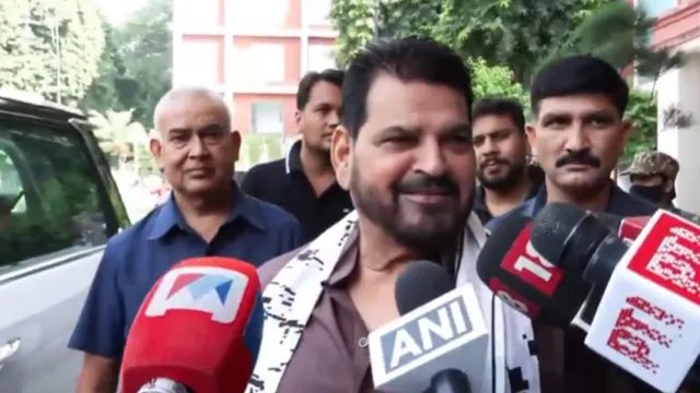 सपा-कांग्रेस की सीटों पर खींचतान के बीच बृजभूषण सिंह बोले- अखिलेश के बिना सब सूना