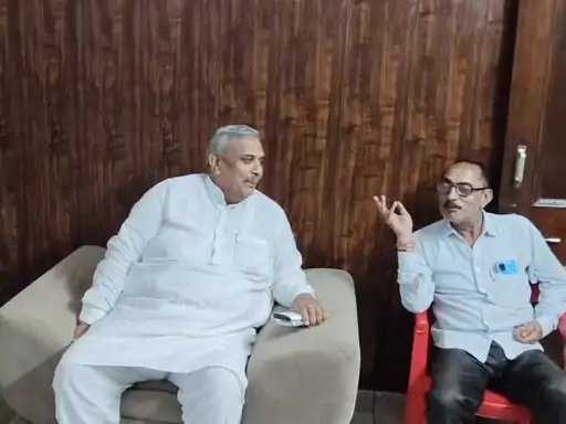 मुजफ्फरनगर: सांसद हरेंद्र मलिक के घर पुलिस का पहरा, सपा प्रतिनिधिमंडल के सहारनपुर जाने की तैयारी के बीच बढ़ाई गई निगरानी