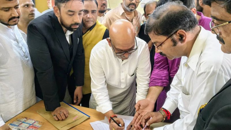 मछली खाने को लेकर बयान पर अजय राय का पलटवार, सीएम योगी के खिलाफ दायर किया मानहानि का मुकदमा