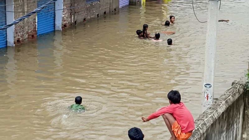 बिहार में बाढ़ का कहर, गहरे पानी में डूबकर पांच लोगों की मौत; चार एक ही परिवार के