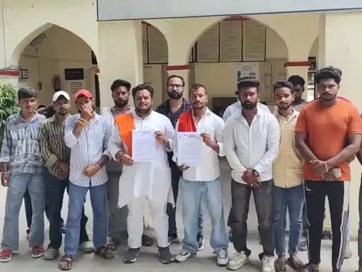 मुजफ्फरनगर में CA पर वित्तीय गड़बड़ी के आरोप, हिंदू संगठनों ने SSP से की जांच की मांग