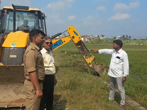 खतौली में अवैध प्लॉटिंग पर MDA की बड़ी कार्रवाई, 21 बीघा जमीन पर चला बुलडोजर