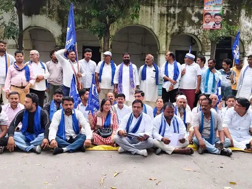 मुजफ्फरनगर में आजाद समाज पार्टी का प्रदर्शन, विनोद साहनी हत्याकांड की निष्पक्ष जांच की मांग