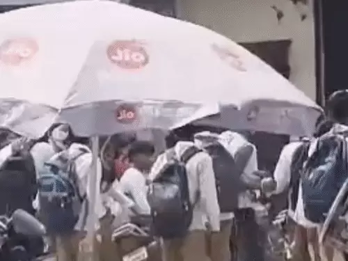 मुजफ्फरनगर में छात्रों के दो गुट भिड़े, लात-घूंसों और बेल्ट से मारपीट; वीडियो वायरल