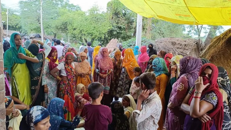 मथुरा में संदिग्ध हालात में दो सगी बहनों की मौत, चचेरी बहन की हालत गंभीर