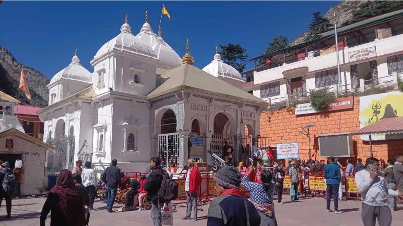 गंगोत्री धाम में श्रद्धालुओं की संख्या ने तोड़ा रिकॉर्ड, 7.87 लाख ने किए दर्शन