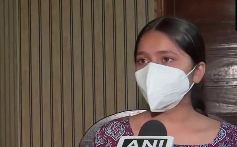 चंद्रशेखर के साथ थाने पहुंचीं निशु आजाद, बोलीं- दो महीने बाद भी कार्रवाई नहीं; पुलिस ने मांगा 72 घंटे का वक्त