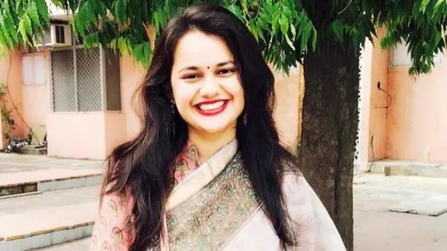 22 की उम्र में UPSC टॉप कर बनीं IAS, टीना डाबी की सफलता की कहानी