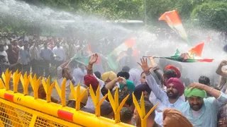 चंडीगढ़: पंजाब सरकार के खिलाफ कांग्रेस का प्रदर्शन, पुलिस ने वाटर कैनन का किया इस्तेमाल