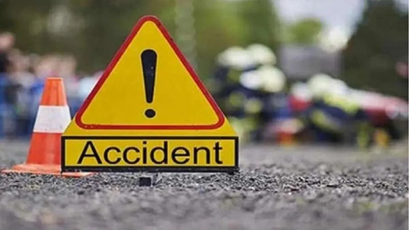 नांदेड़ में भीषण सड़क हादसा, वैन और ट्रक की टक्कर में छह लोगों की मौत