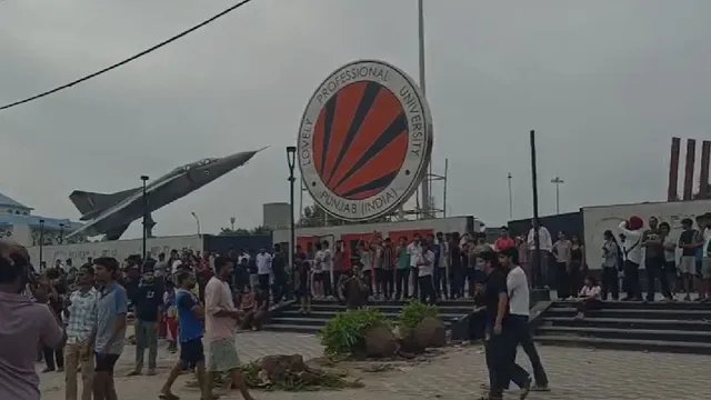 LPU में छात्रा से कथित यौन उत्पीड़न की खबर पर हंगामा, यूनिवर्सिटी ने अफवाहों का किया खंडन