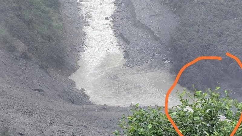 पिथौरागढ़ में हाई अलर्ट, नेपाल में भूस्खलन से चमेलिया नदी का बहाव रुका