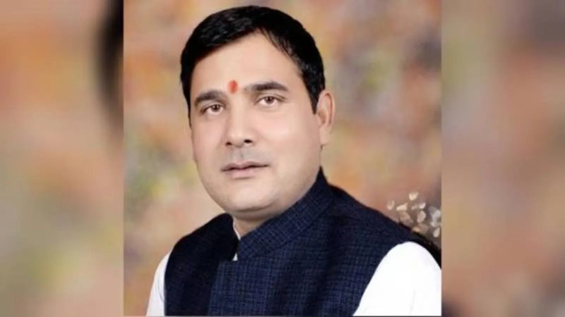 लोनी में भाजपा की गुटबाजी खुलकर सामने आई, विधायक के समर्थन-विरोध में जुटे लोग