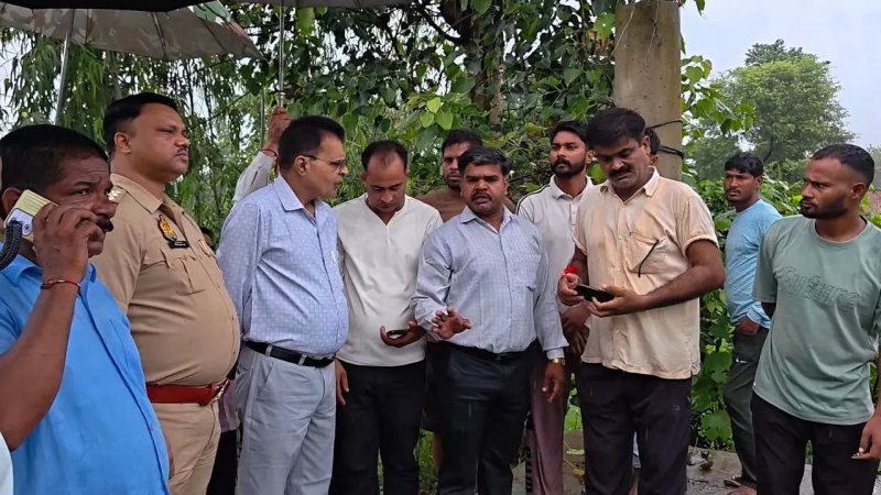 बरेली: आंबेडकर प्रतिमा क्षतिग्रस्त, दाहिना हाथ और चश्मा टूटा; गांव में तनाव