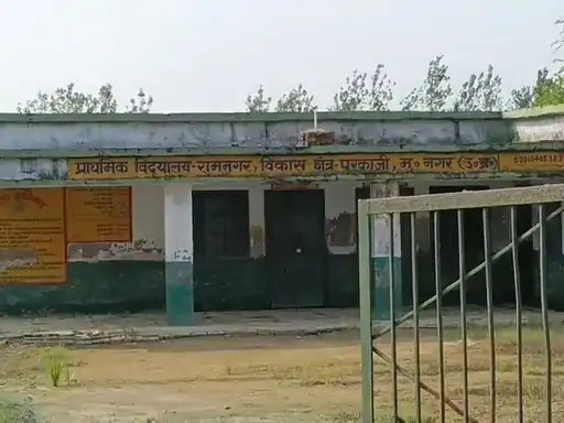 मुजफ्फरनगर: खादर में जलभराव ने बढ़ाई ग्रामीणों की मुश्किलें, 2 किमी रास्ते डूबे; नाव बनी सहारा