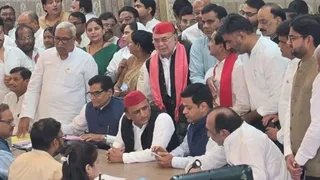 राज्यसभा चुनाव: सपा से राम गोपाल यादव और धनराज परिमल नाथवानी ने भरा नामांकन, अखिलेश रहे मौजूद