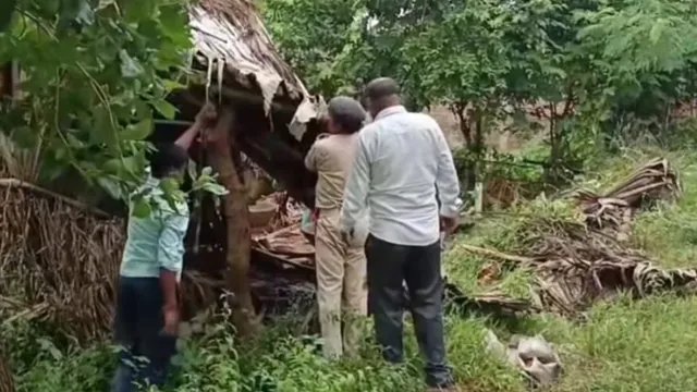 मंदार पहाड़ छेड़छाड़ मामले में बड़ा एक्शन, तीन आरोपितों के घर पर चला बुलडोजर