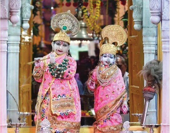 120 करोड़ के गहनों से सजे राधा-कृष्ण, ग्वालियर का गोपाल मंदिर बना खास आकर्षण