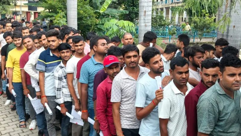 UP PET Exam 2026: प्रारंभिक अर्हता परीक्षा की तारीखों में बदलाव, अब इन दिनों होगी परीक्षा