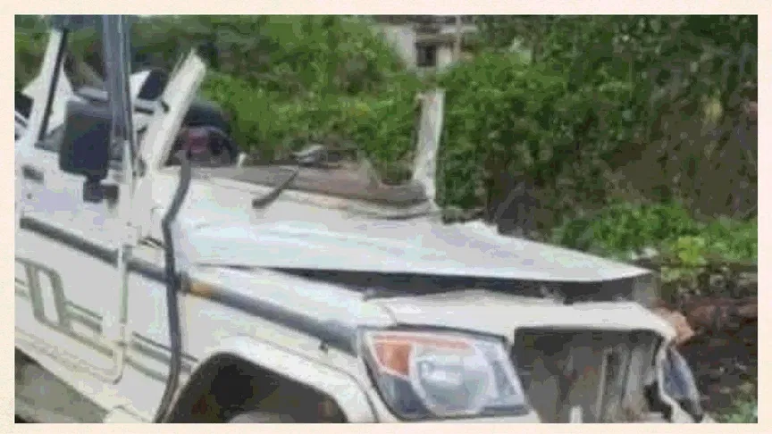 छतरपुर में बोलेरो-ट्रक की जोरदार भिड़ंत, चार लोगों की मौत की बात; पुष्टि बाकी