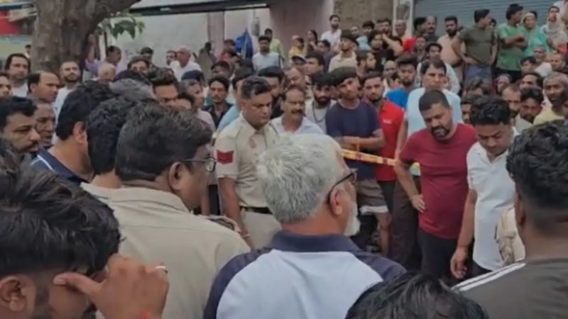 दिल्ली के नरेला में जिम के बाहर प्रॉपर्टी डीलर की गोली मारकर हत्या, कई दिन से मिल रही थी रंगदारी की धमकी