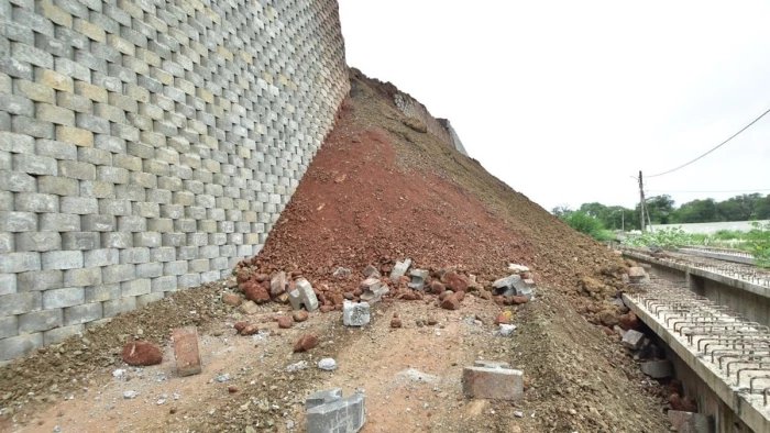 2600 करोड़ के उज्जैन-गरोठ हाईवे का 500 मीटर हिस्सा फिर धंसा, NHAI ने दोबारा निर्माण के दिए निर्देश