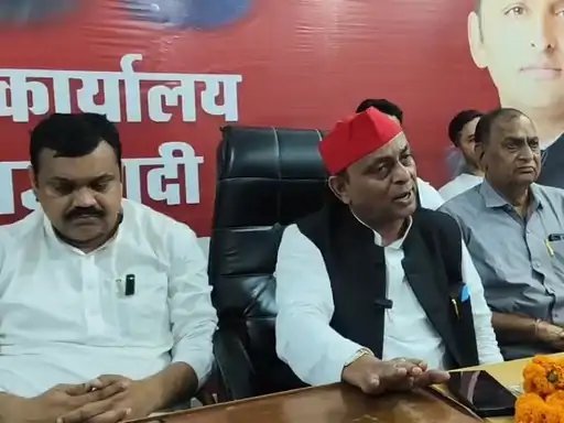 मुजफ्फरनगर पहुंचे सपा प्रदेश सचिव विनोद सविता, कार्यकर्ताओं ने किया स्वागत; सरकार पर साधा निशाना