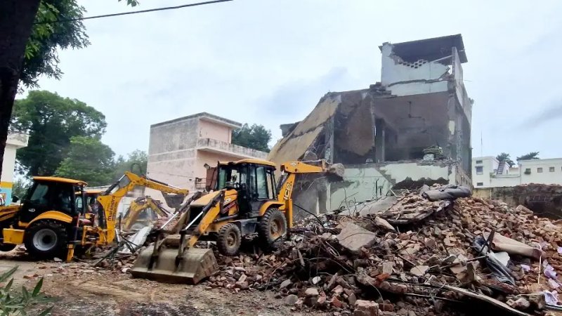 कलक्ट्रेट परिसर की मस्जिद तोड़े जाने के खिलाफ हाईकोर्ट पहुंची कमेटी