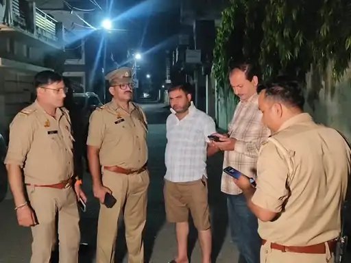 मुजफ्फरनगर में बेखौफ बदमाश, पुलिस चौकी के पास महिला के कान से कुंडल झपटकर फरार