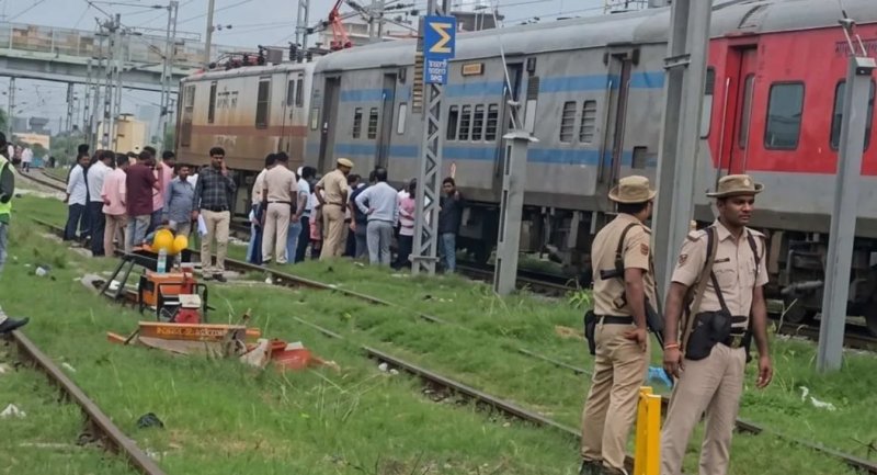 भोजपुर में टला बड़ा रेल हादसा, महानंदा एक्सप्रेस के तीन हिस्से पटरी से उतरे