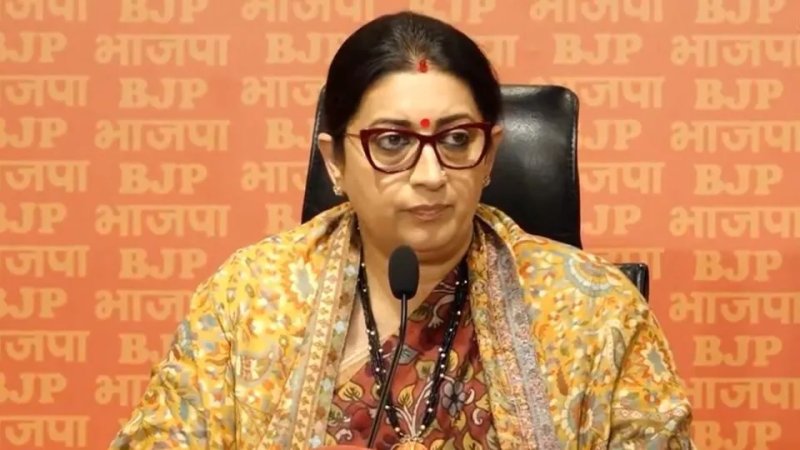 एसआईआर विवाद के बीच स्मृति ईरानी का कांग्रेस पर निशाना, डुप्लीकेट नामों को लेकर पूछा सवाल