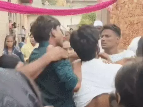 मुजफ्फरनगर: शादी के दो दिन बाद कूकड़ा में बवाल, मारपीट का वीडियो वायरल