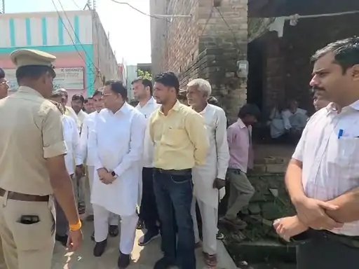 जयसिंह कश्यप हत्याकांड: पीड़ित परिवार से मिले राज्यमंत्री नरेंद्र कश्यप, 50 हजार की दी मदद