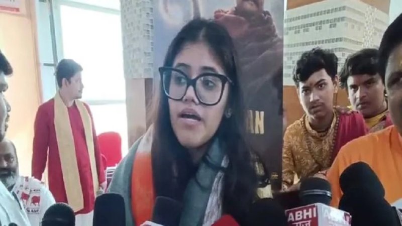 वृंदावन में ‘हनुमान अंश’ की युवा निर्माता अनुप्रिया नागर को मिला रामायणी सम्मान