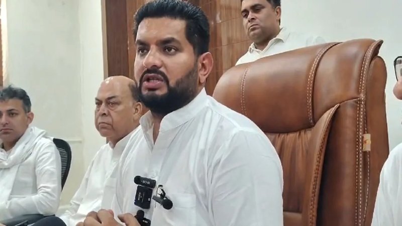 कांग्रेस विधायक जस्सी पेटवाड़ का भाजपा पर तीखा हमला, सरकारी स्कूलों में एंट्री बैन को बताया तानाशाही