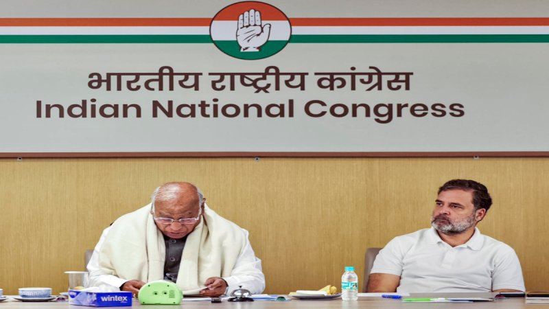 बिहार कांग्रेस में बढ़ी खींचतान, 32 नेताओं को भेजा गया कारण बताओ नोटिस